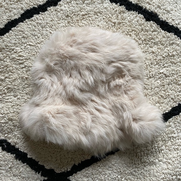 Real Rabbit fur hat - Picture 2 of 3